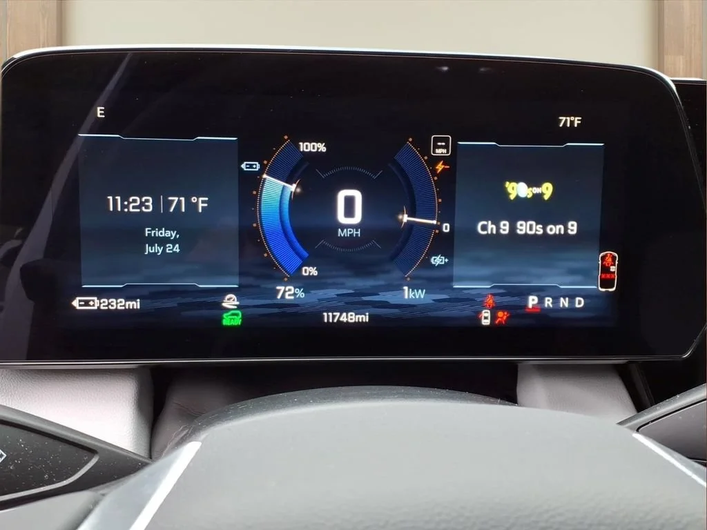 Used 2025 Summit White Chevrolet LT image 14