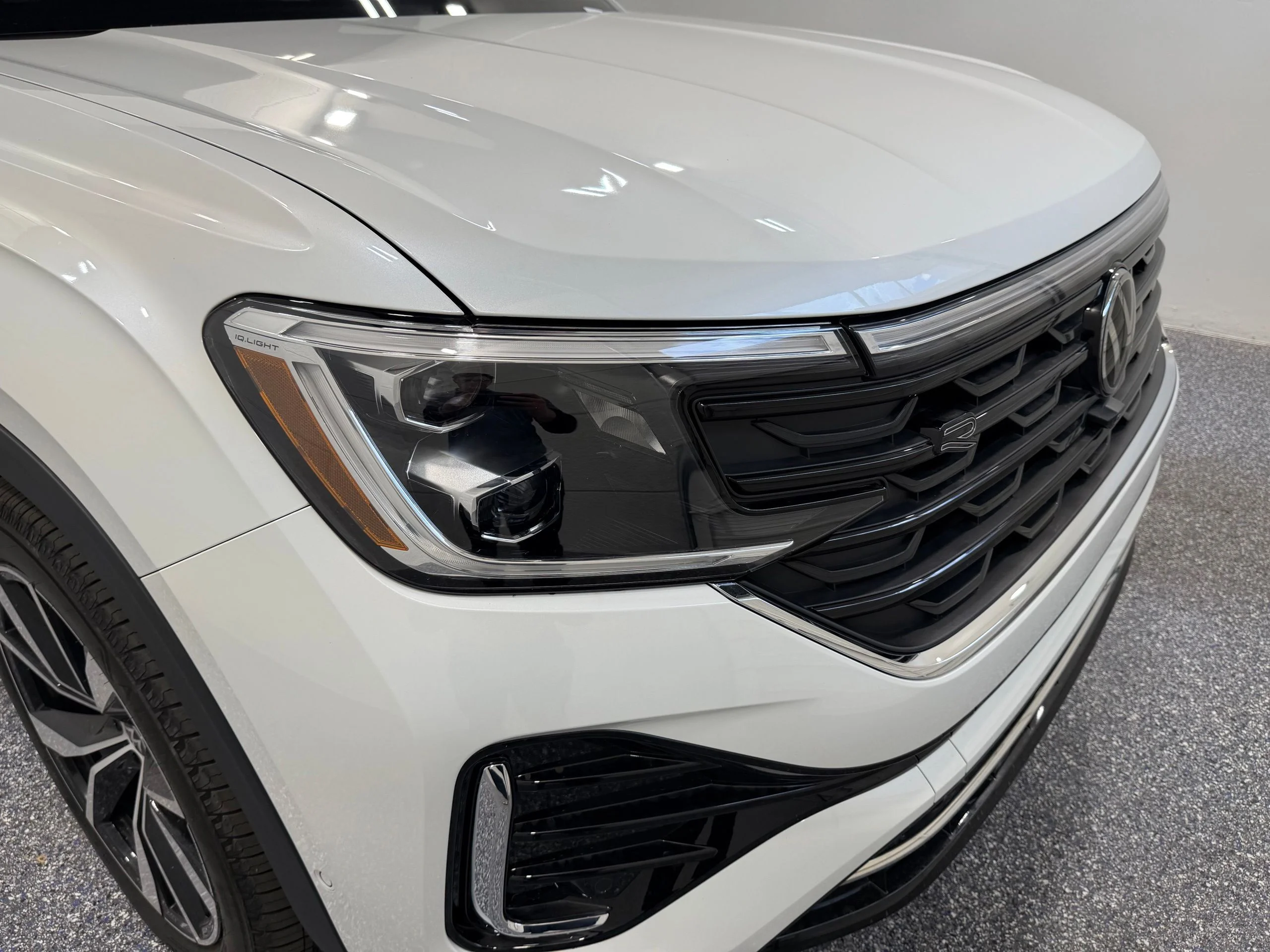New 2026 White Volkswagen 2.0T SEL Premium R-Line image 18