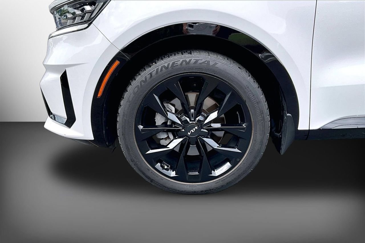 Used 2022 White Kia SX image 33