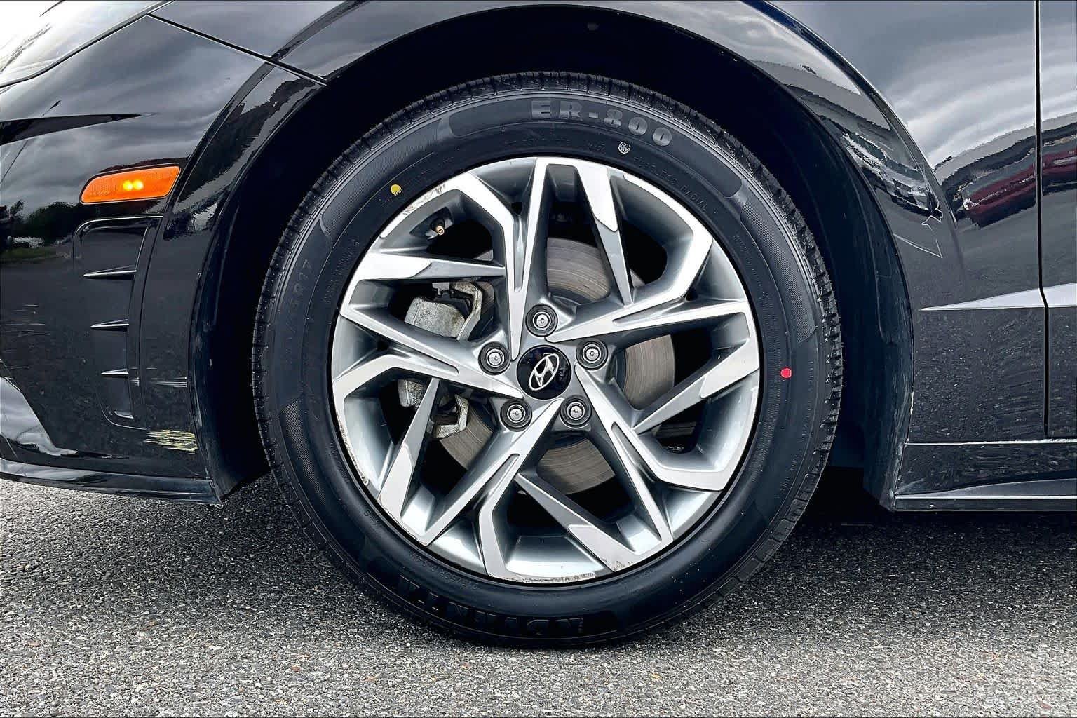 Used 2023 Onyx Black Hyundai SEL image 11