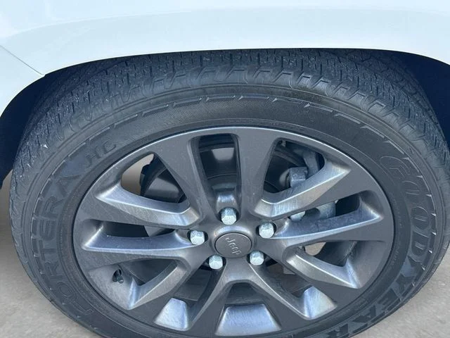Used 2018 White Jeep Overland image 11