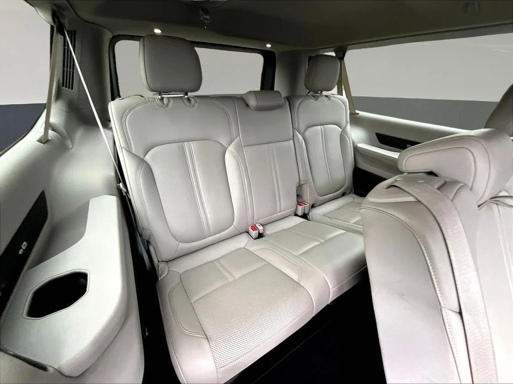 Certified Used 2024 White Jeep Series III image 30