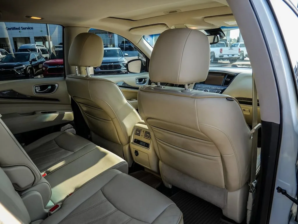 Used 2015 White INFINITI NA image 22