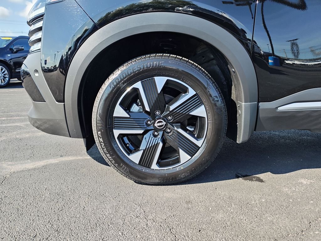 Used 2025 Black Nissan SR image 12