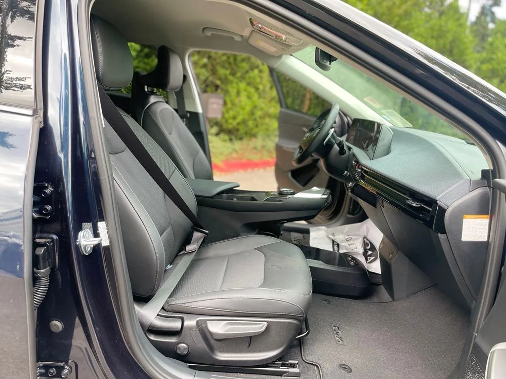 Used 2024 Gravity Blue Kia Light image 21
