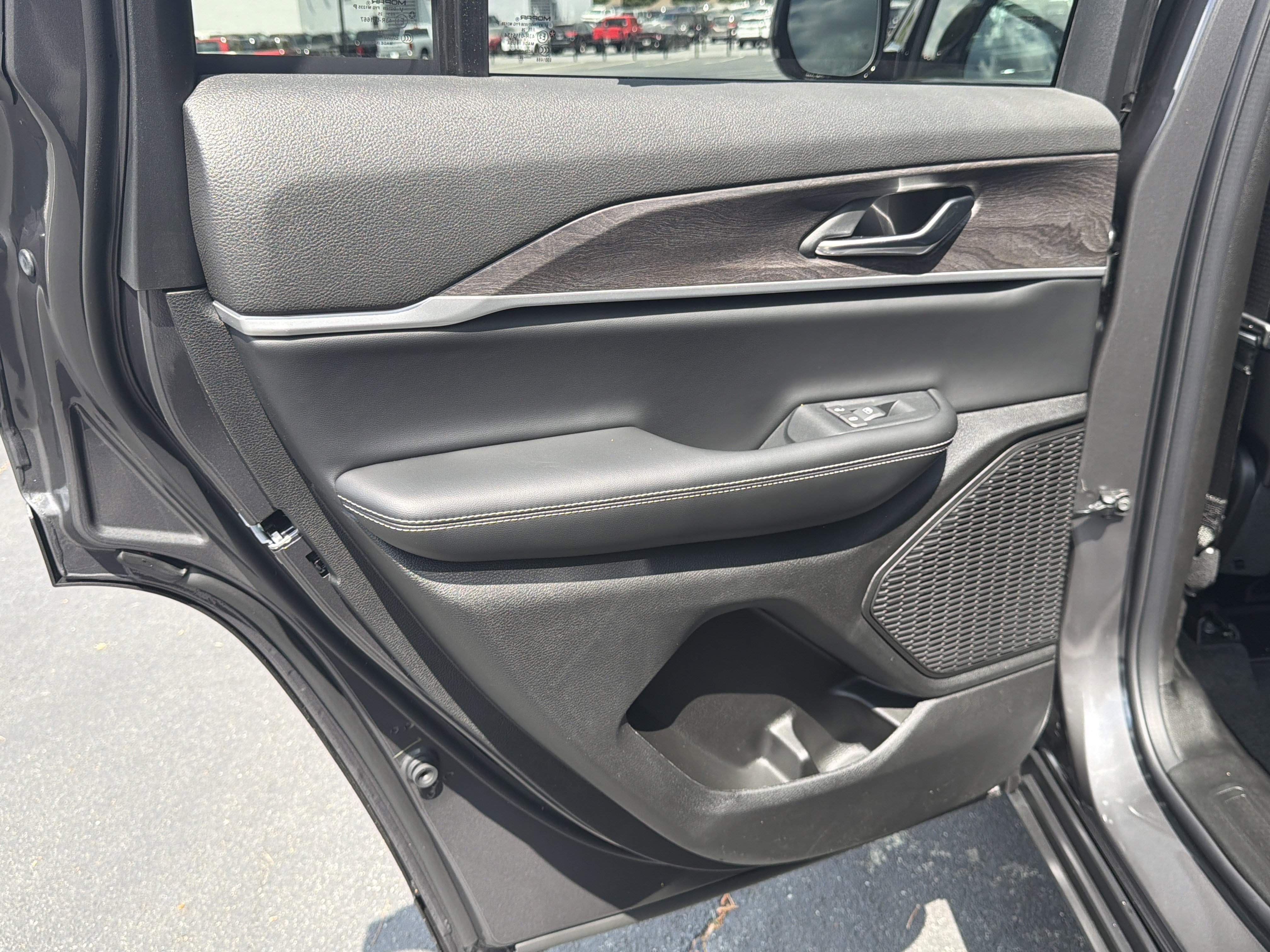 New 2026 Baltic Gray Metallic Clear-Coat Exterior Paint Jeep Altitude image 27