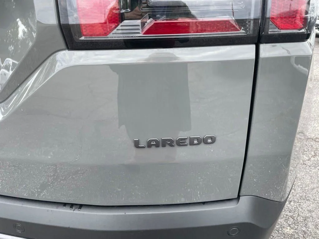 New 2026 Sting-Gray Clear-Coat Exterior Paint Jeep Laredo image 38