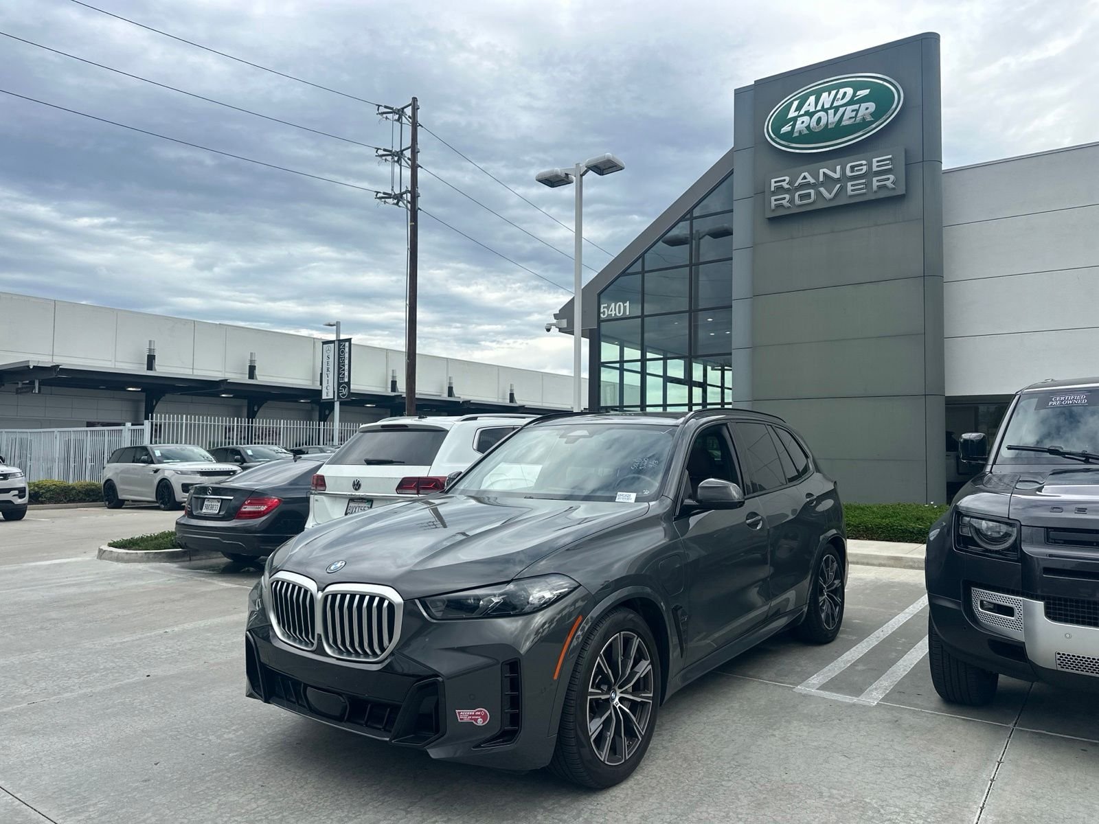 Used 2024 Dravit Gray Metallic BMW xDrive50e image 1