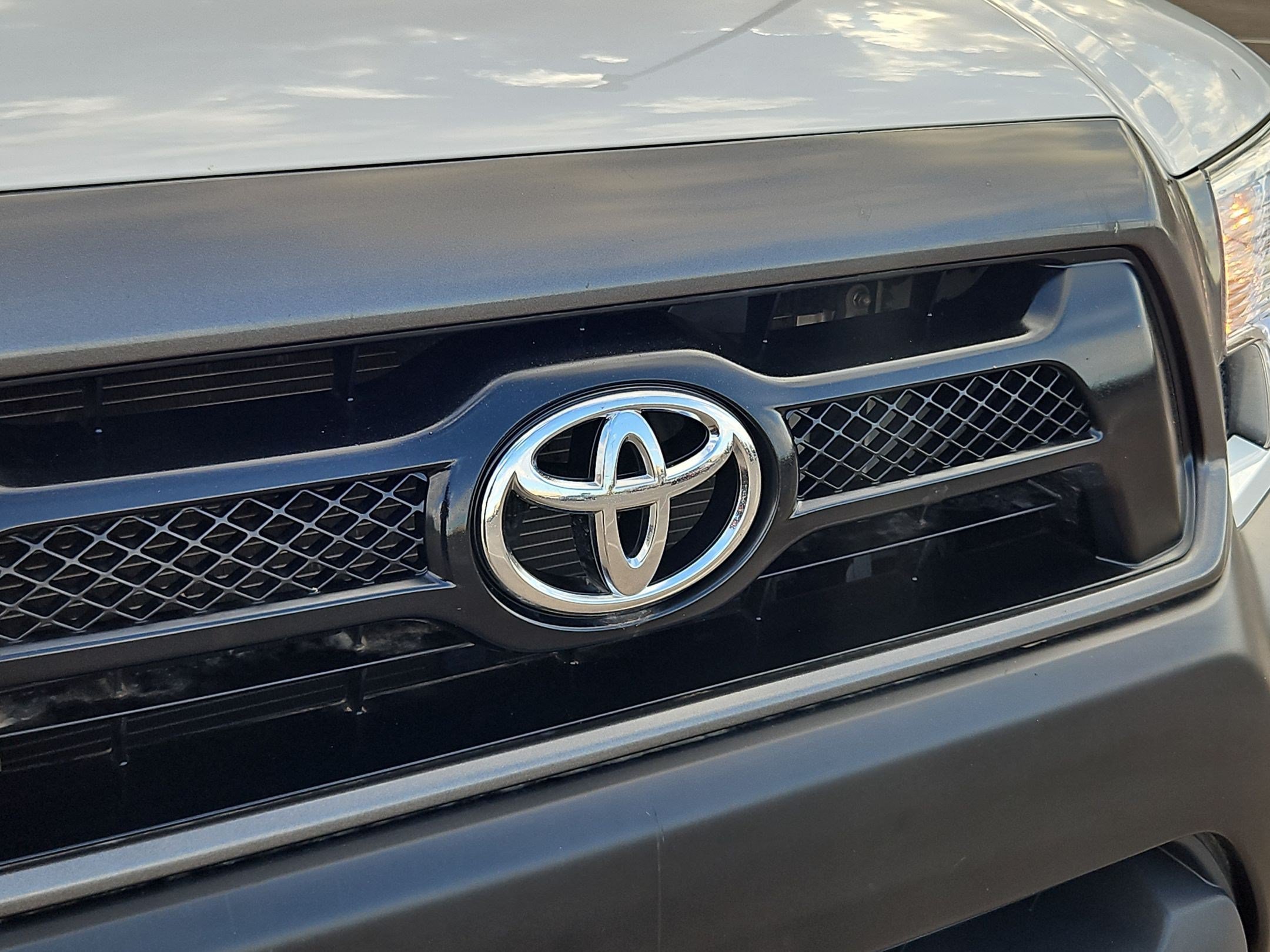 Used 2015 White Toyota BASE image 13