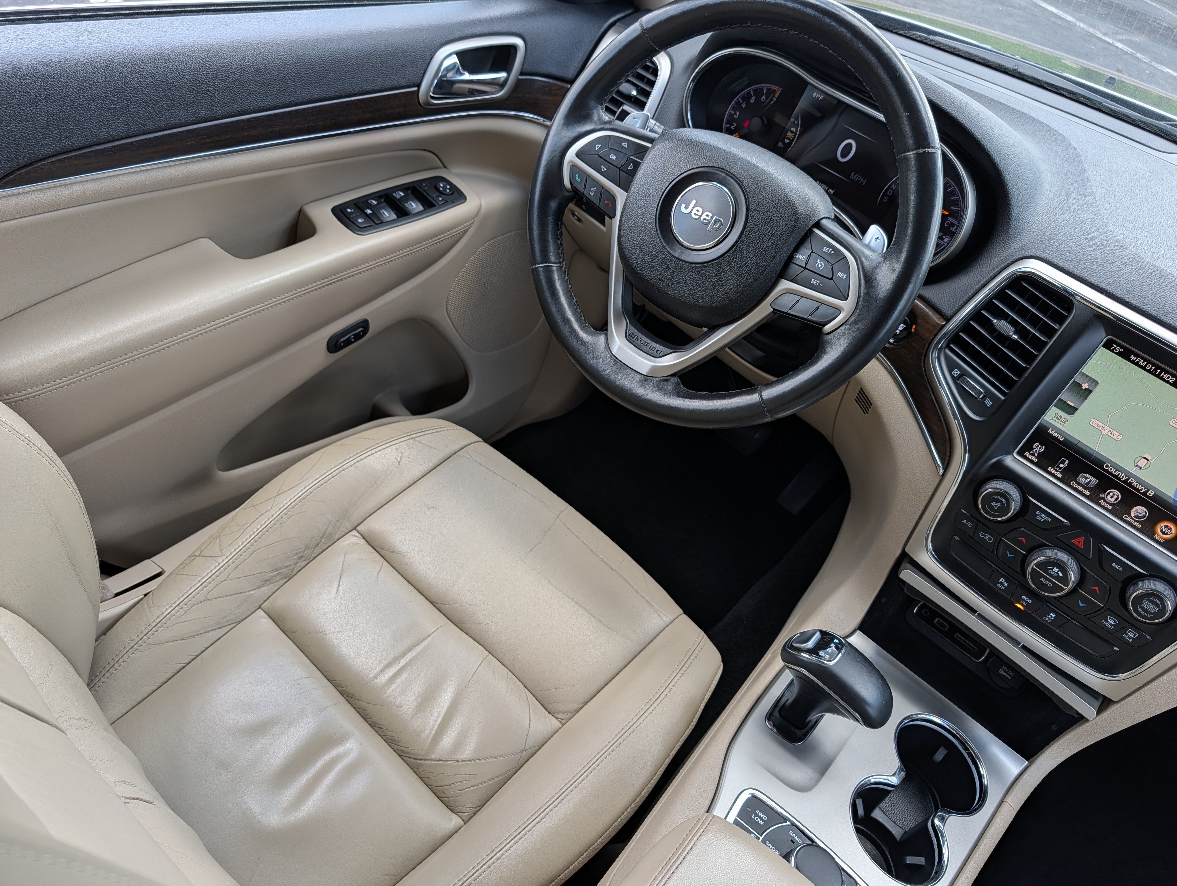 Used 2015 Brilliant Black Crystal Pearlcoat Jeep Limited image 9