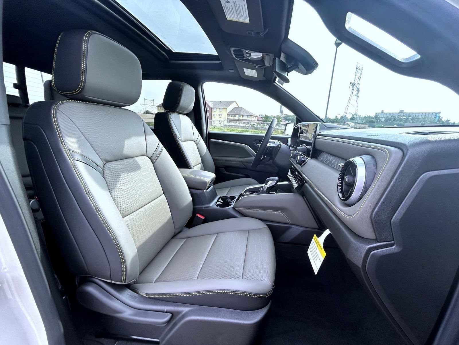 2026 Chevrolet Colorado ZR2 - Photo 16