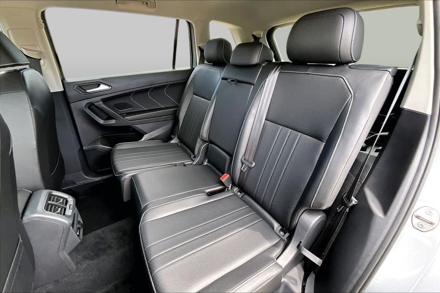 Used 2022 Pyrite Silver Metallic Volkswagen SE image 19