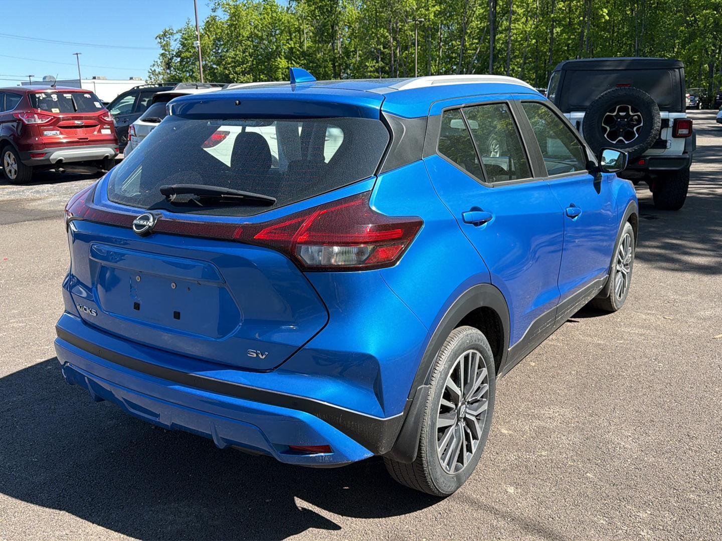 Used 2022 Electric Blue Metallic Nissan SV image 7