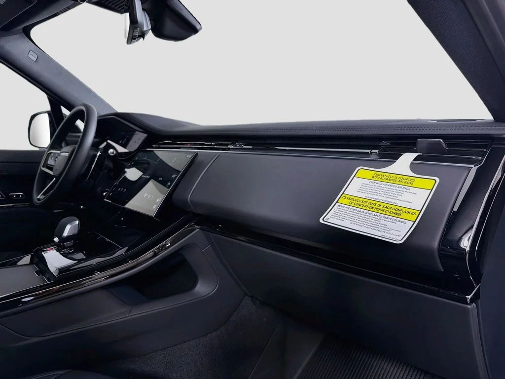 New 2026 Santorini Black Land Rover Dynamic SE image 31
