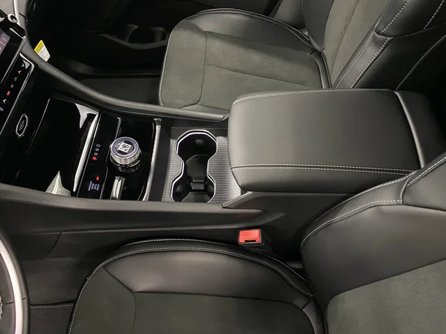 New 2026 Diamond Black Crystal Pearl-Coat Exterior Paint Jeep Altitude image 21