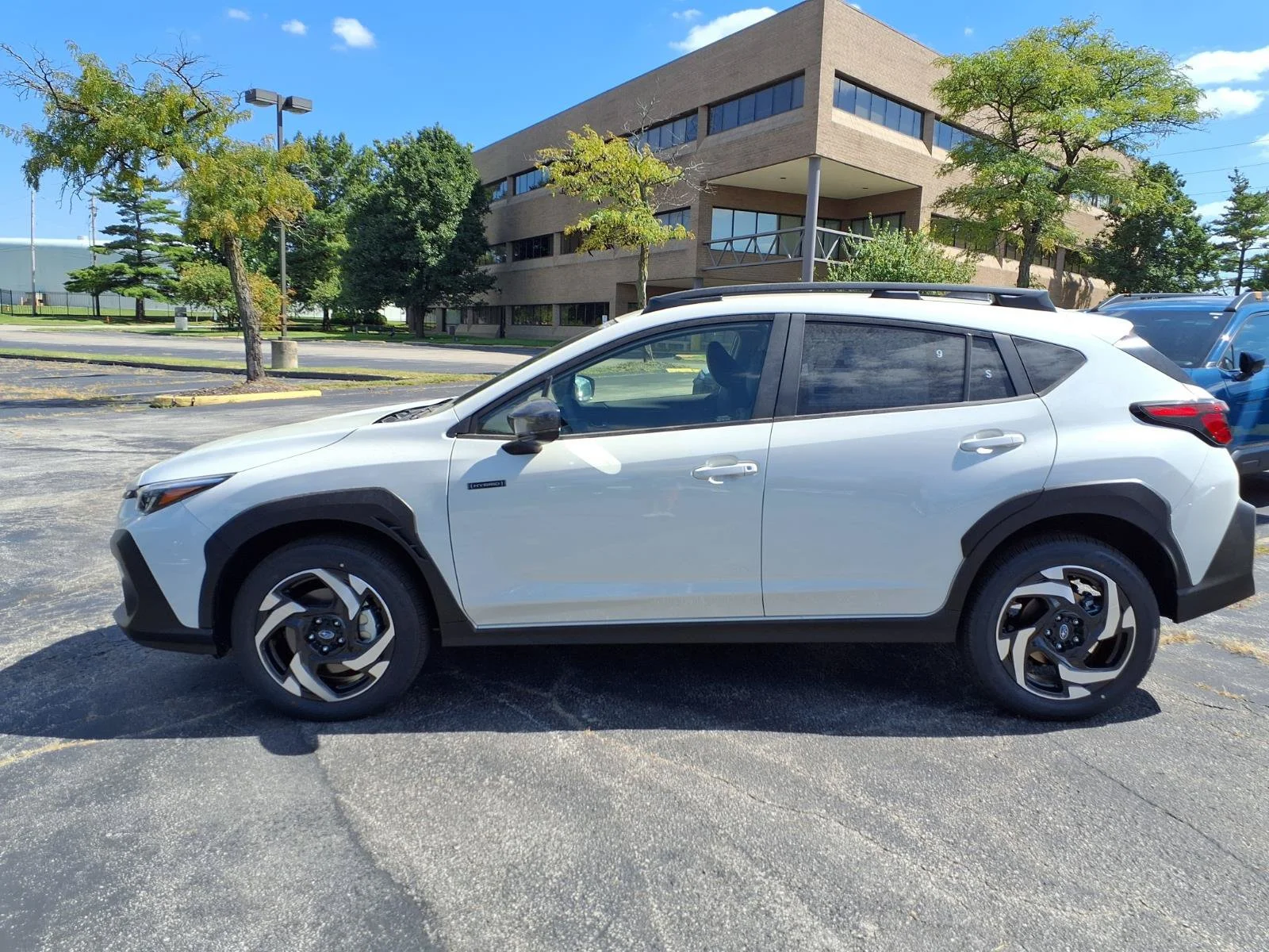 New 2026 CRYSTAL WHITE PEARL Subaru Limited Hybrid image 17