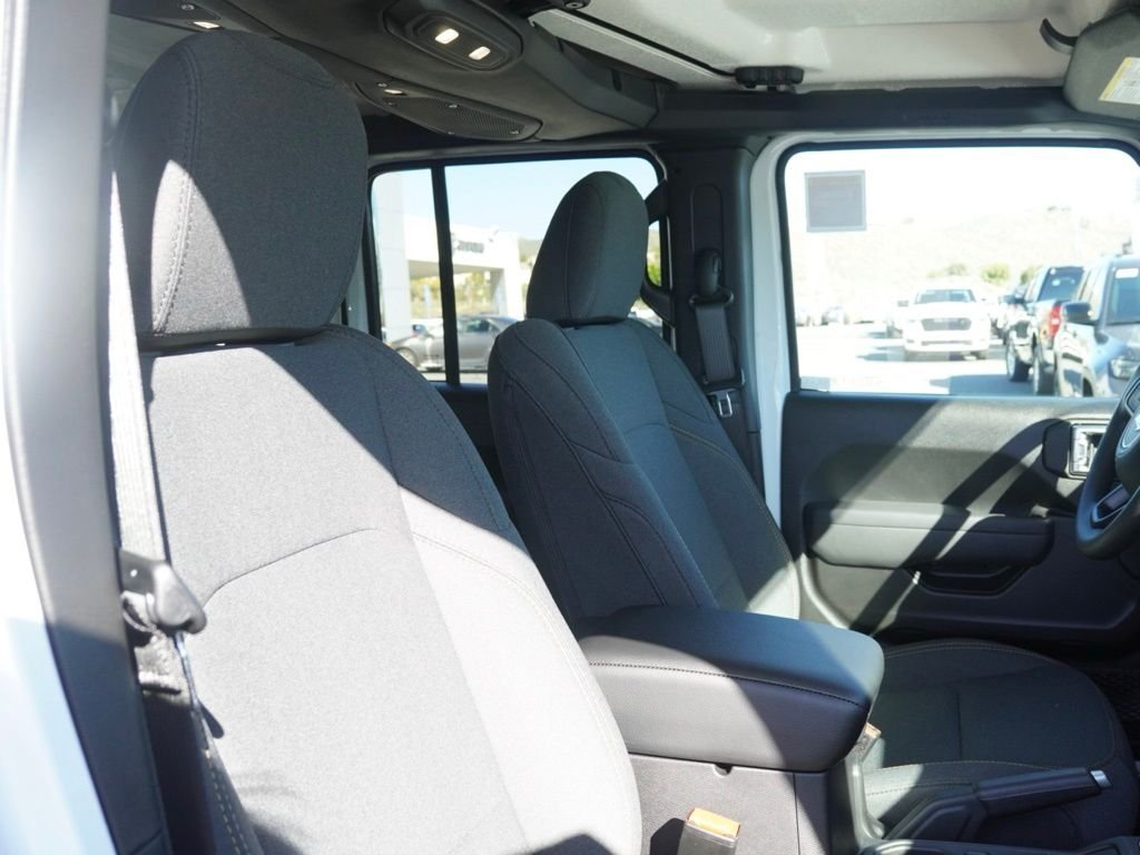 New 2026 Bright White Clear-Coat Exterior Paint Jeep Sport image 23