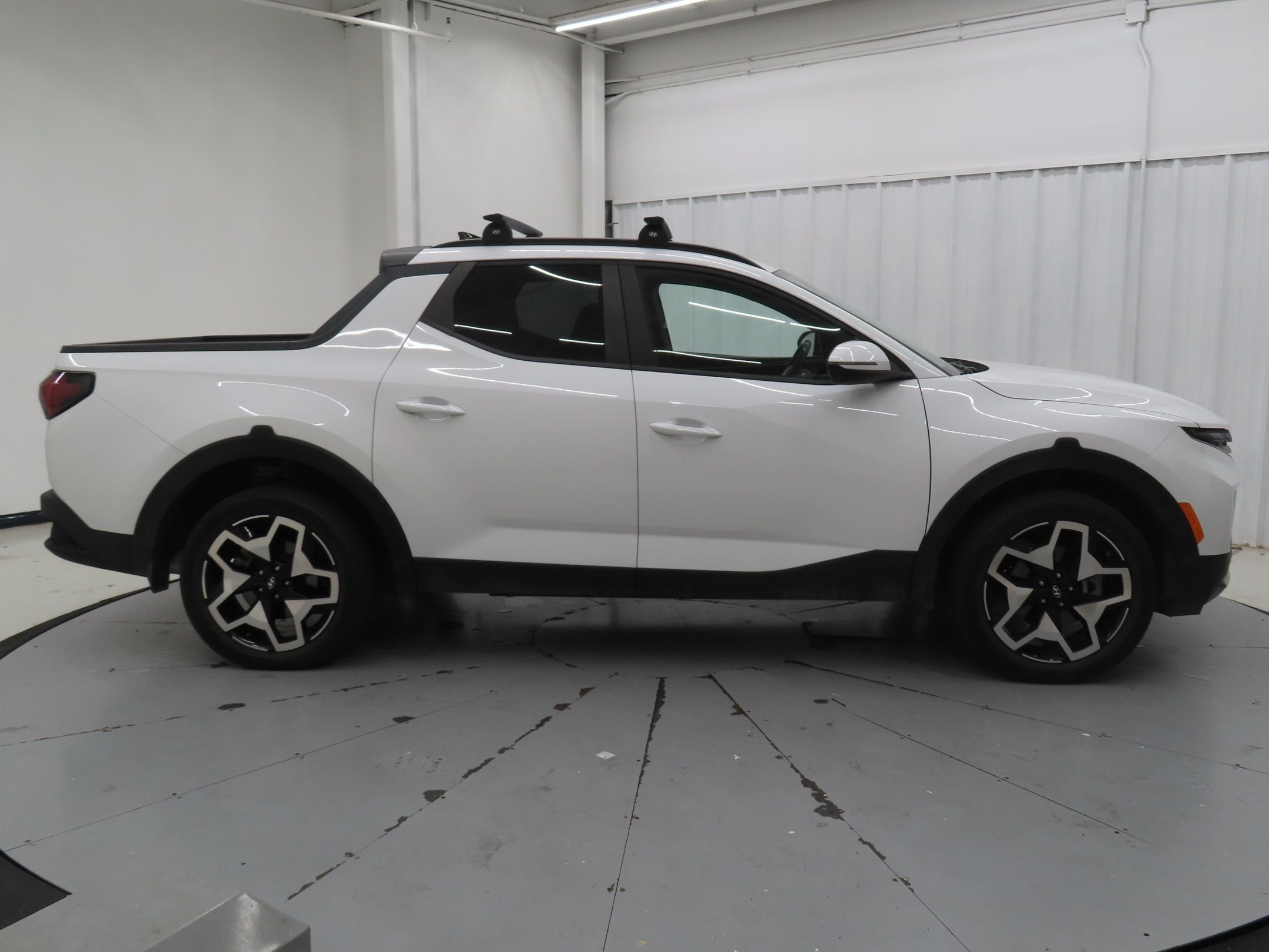 Used 2022 White Hyundai Limited image 2