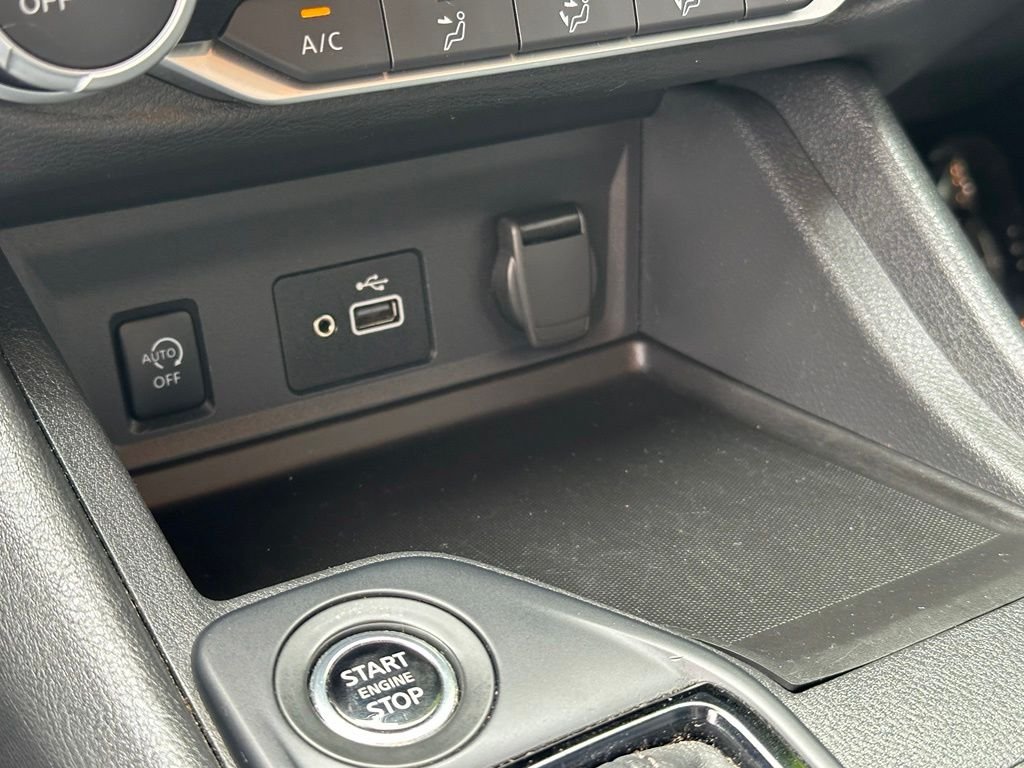 Used 2025 Gray Nissan S image 7