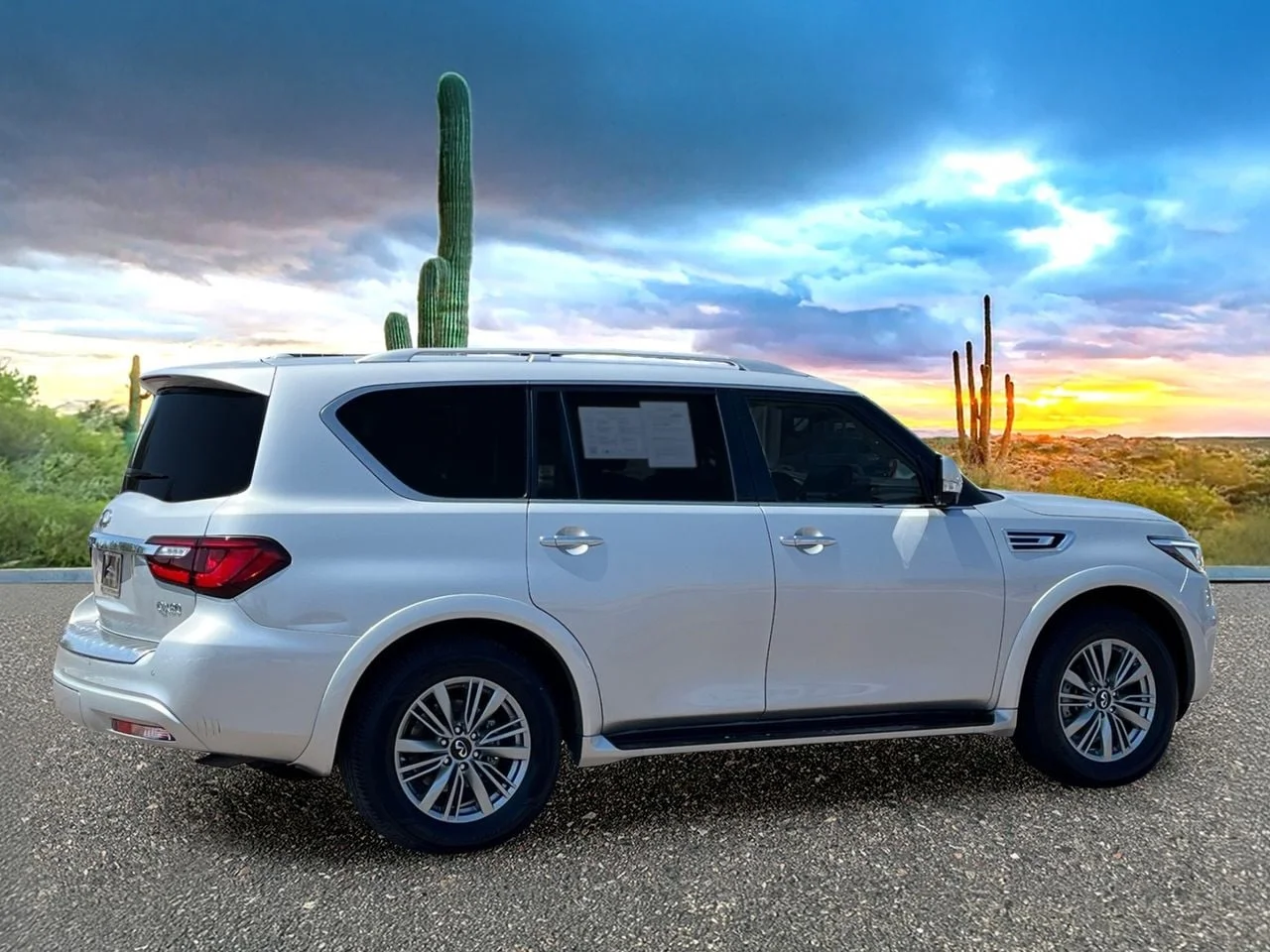 Used 2022 Liquid Platinum INFINITI Luxe image 5