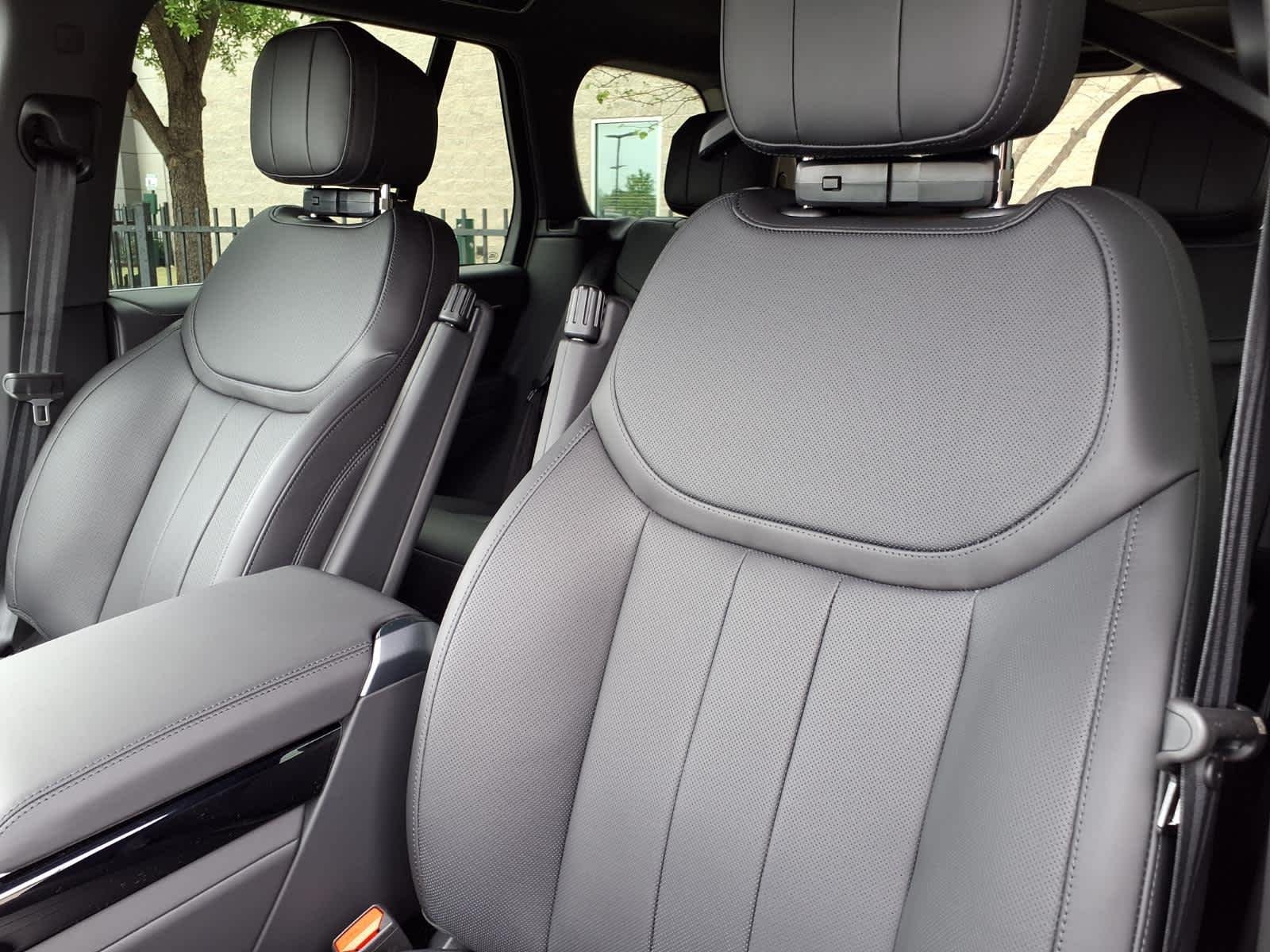 New 2026 Eiger Grey Land Rover SE image 10