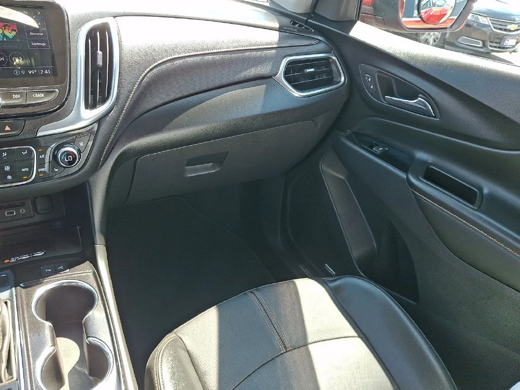 Used 2023 RADIANT RED TINTCOAT Chevrolet Premier image 17