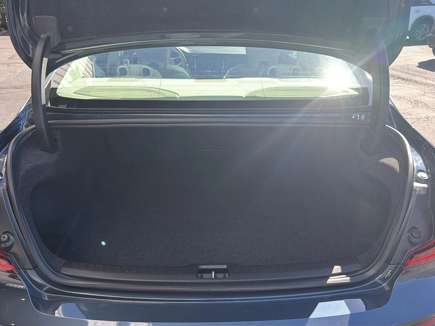Used 2022 Denim Blue Metallic Volvo Momentum image 11