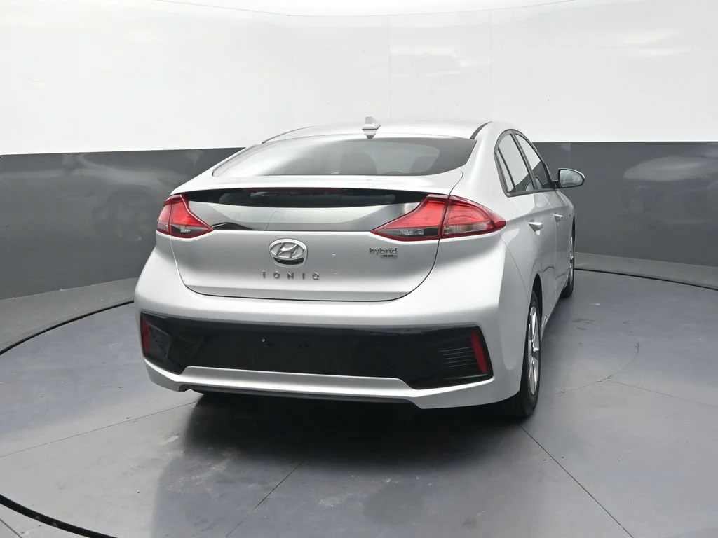 Used 2018 Silver Hyundai Blue image 9