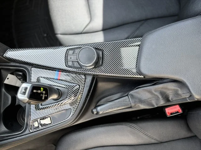 Used 2018 Mineral Gray Metallic BMW 320i xDrive image 22