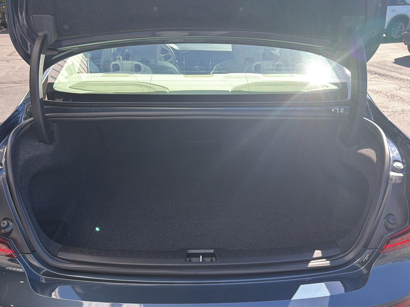 Used 2022 Denim Blue Metallic Volvo Momentum image 11