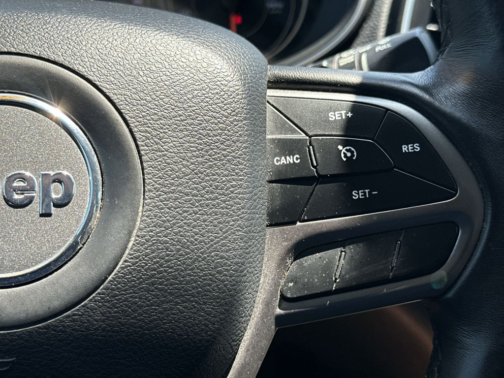 Used 2019 Black Jeep Latitude Plus image 30
