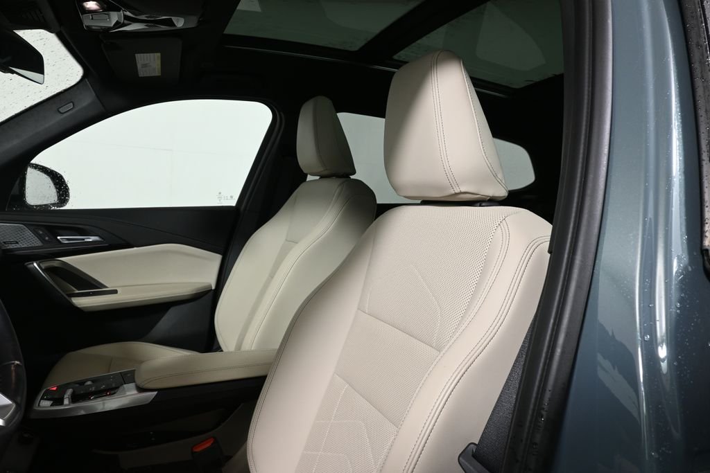 Used 2024 Green Metallic BMW xDrive28i image 5