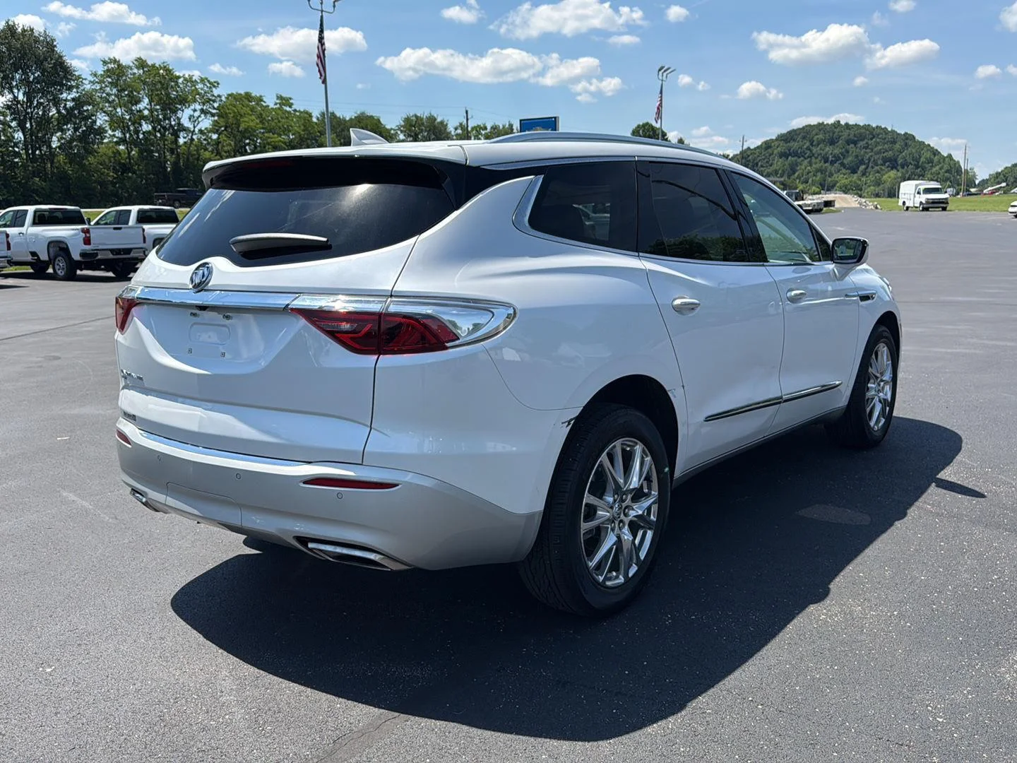 Used 2023 White Frost Tricoat Buick Essence image 19