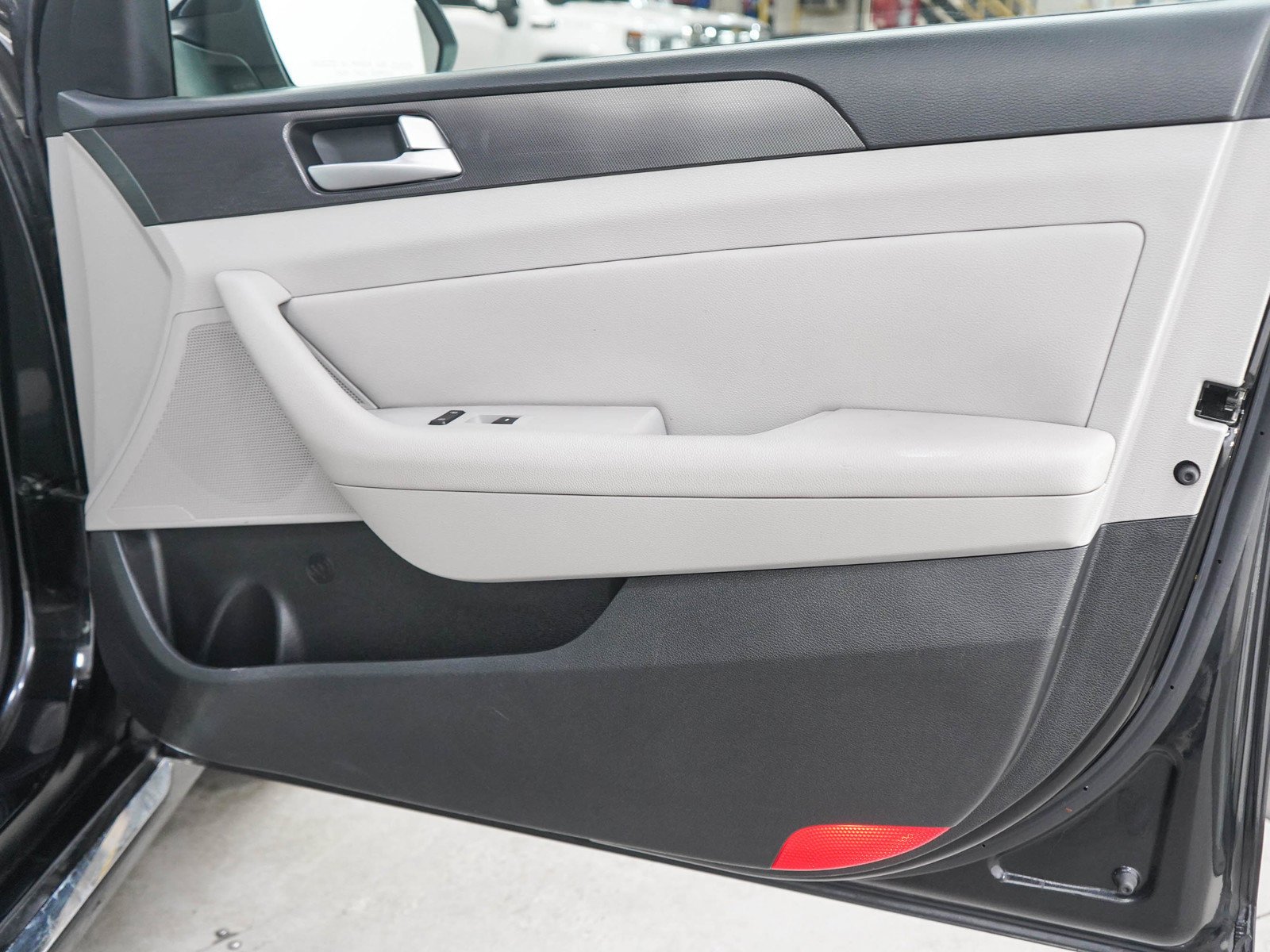 Used 2017 Phantom Black Hyundai Sport 2.4L image 9