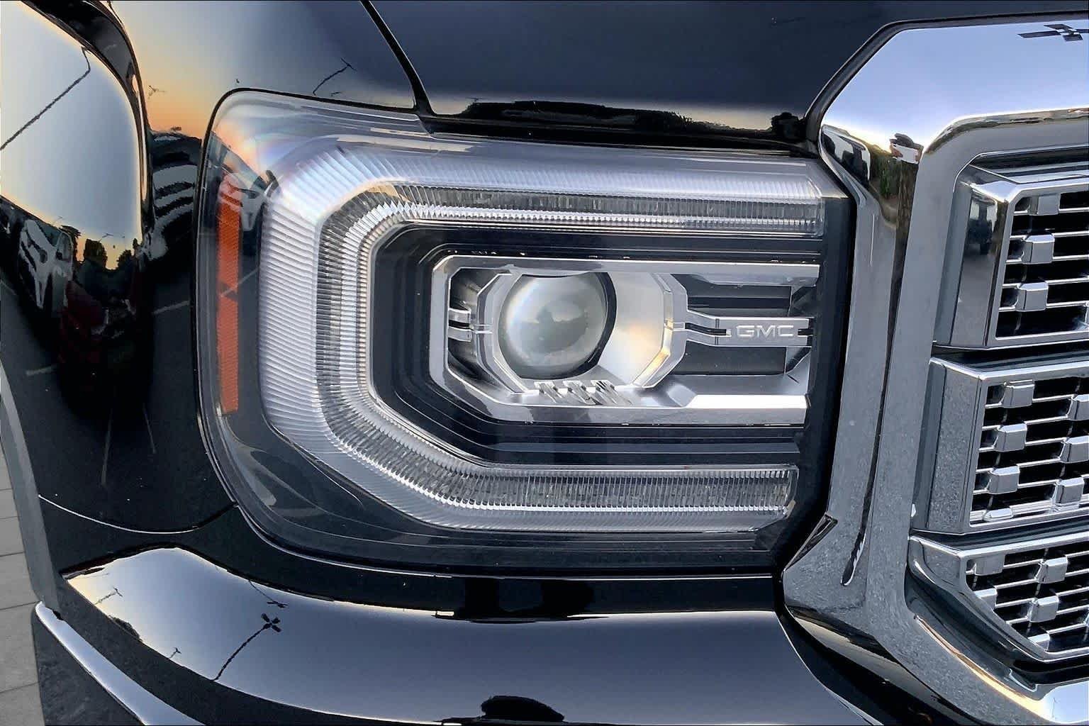 Used 2018 Onyx Black GMC Denali image 23