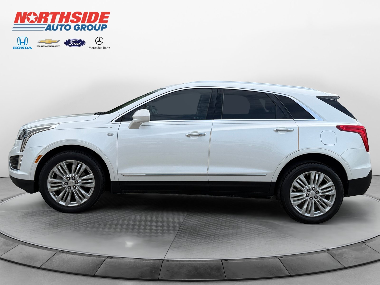 Used 2019 Crystal White Tricoat Cadillac Premium Luxury FWD image 4