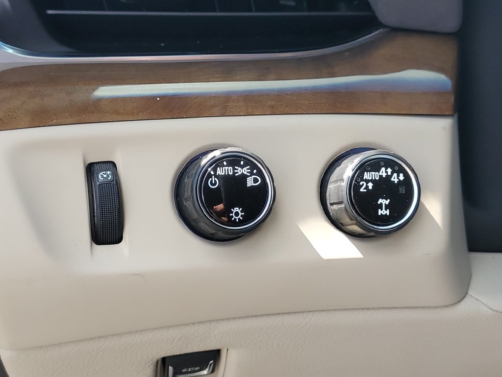 Used 2018 Crystal White Cadillac Premium Luxury image 24