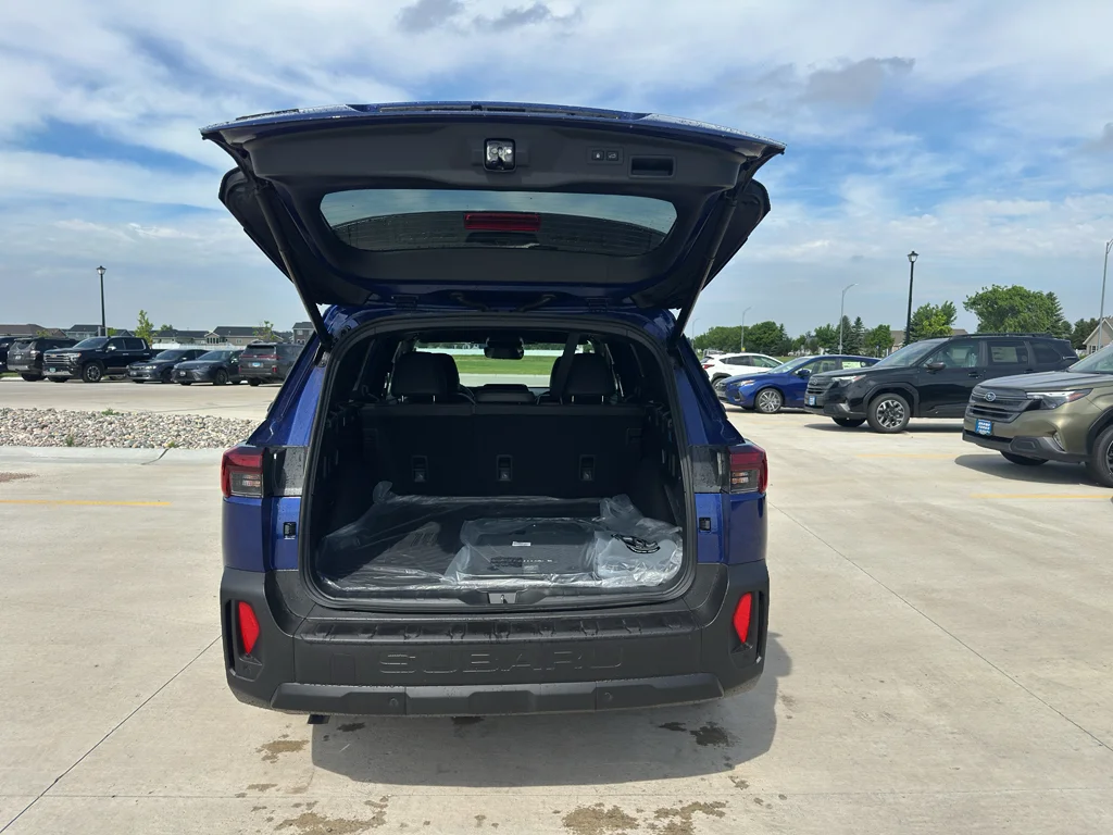 New 2026 SAPPHIRE BLUE PEARL Subaru Limited image 7