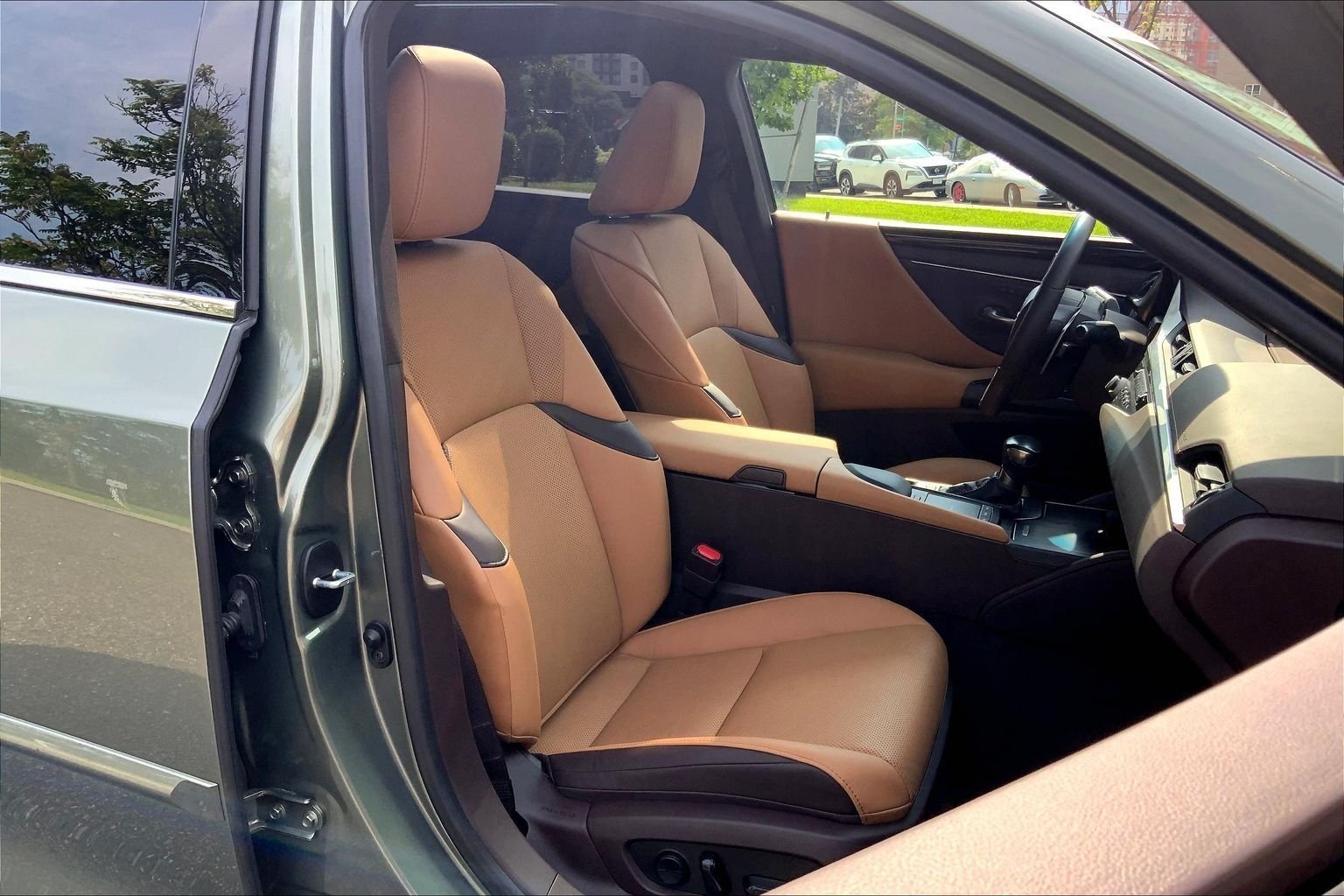 Used 2021 Green Lexus 350 image 8