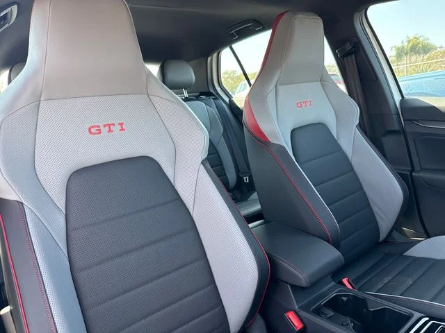 New 2026 Opal White Pearl Volkswagen SE image 18
