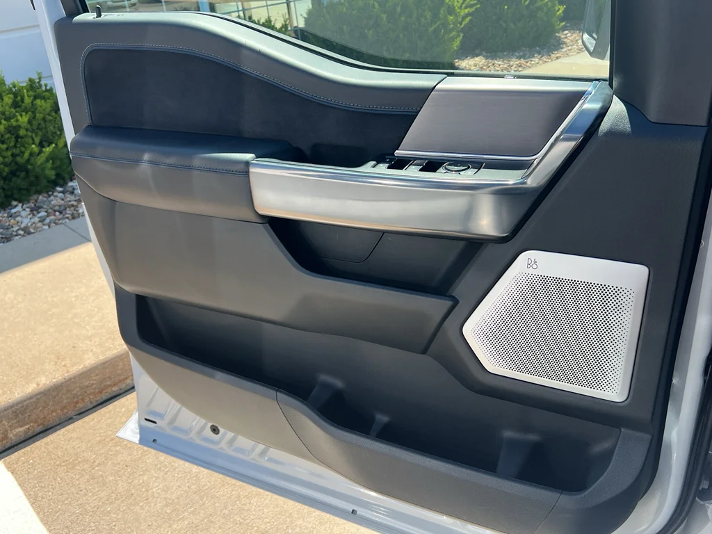 Used 2025 Space White Metallic Ford Platinum image 22