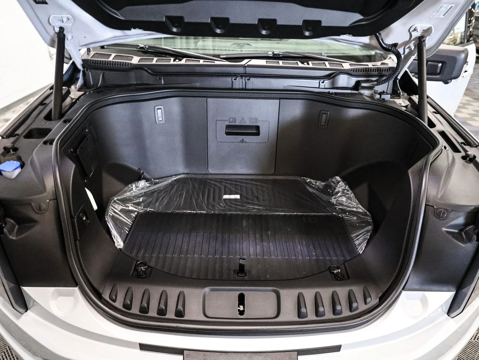 2025 Ford F-150 Lightning Flash - Photo 17