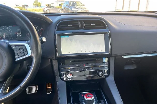 Used 2019 Blue Jaguar 25t Prestige image 5