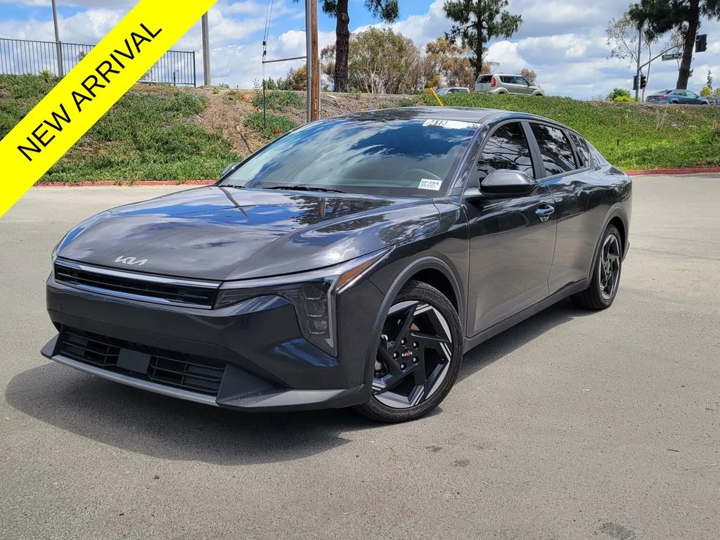 2025 Kia K4 EX AT's photo