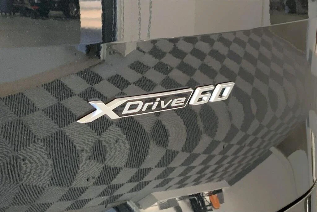 Used 2026 Black Sapphire Metallic BMW xDrive60 image 7