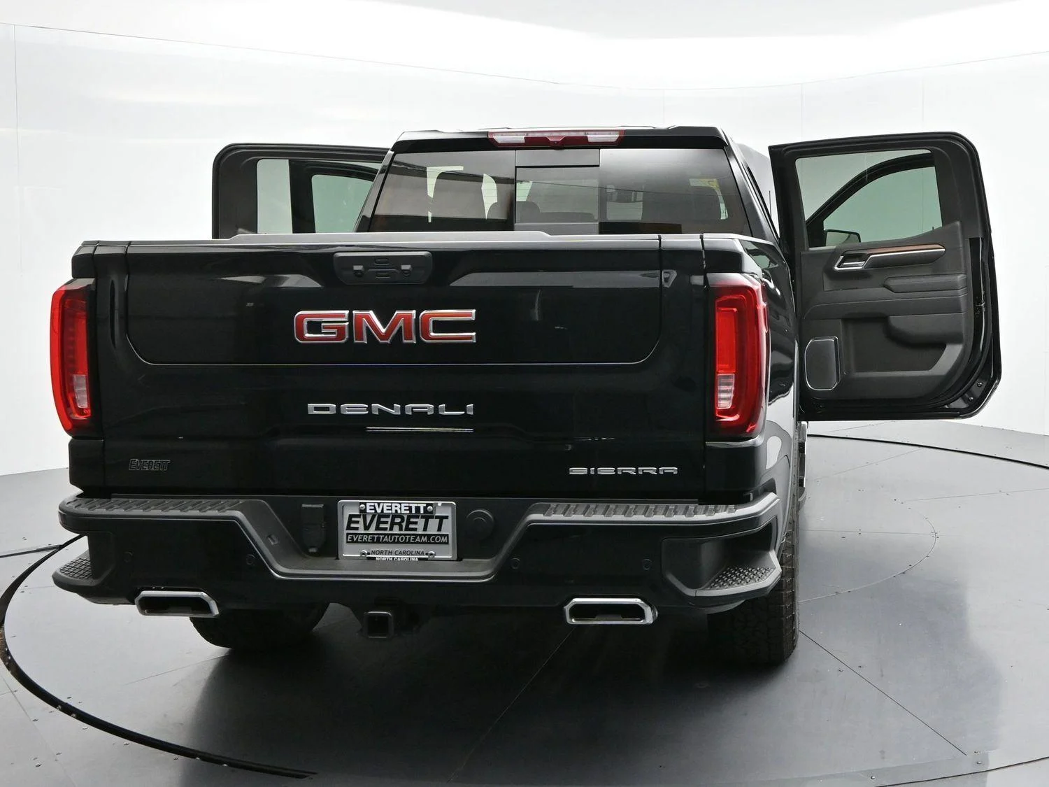 Used 2025 Onyx Black GMC Denali image 47