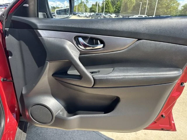 Used 2016 Red Nissan SV image 38