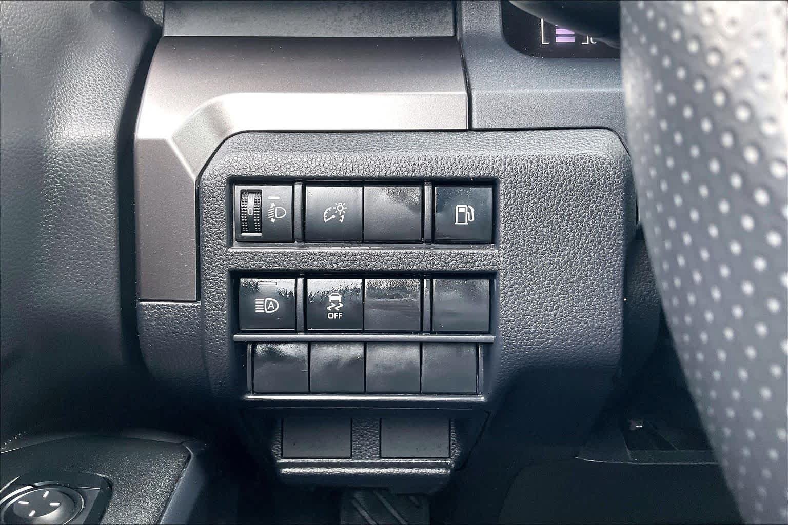 Used 2025 Ice Cap Toyota SR5 image 33