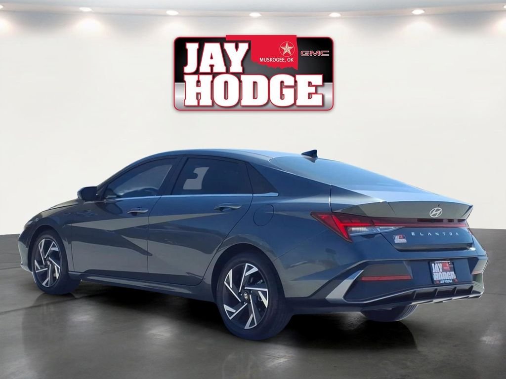 Used 2024 Gray Hyundai SEL image 4