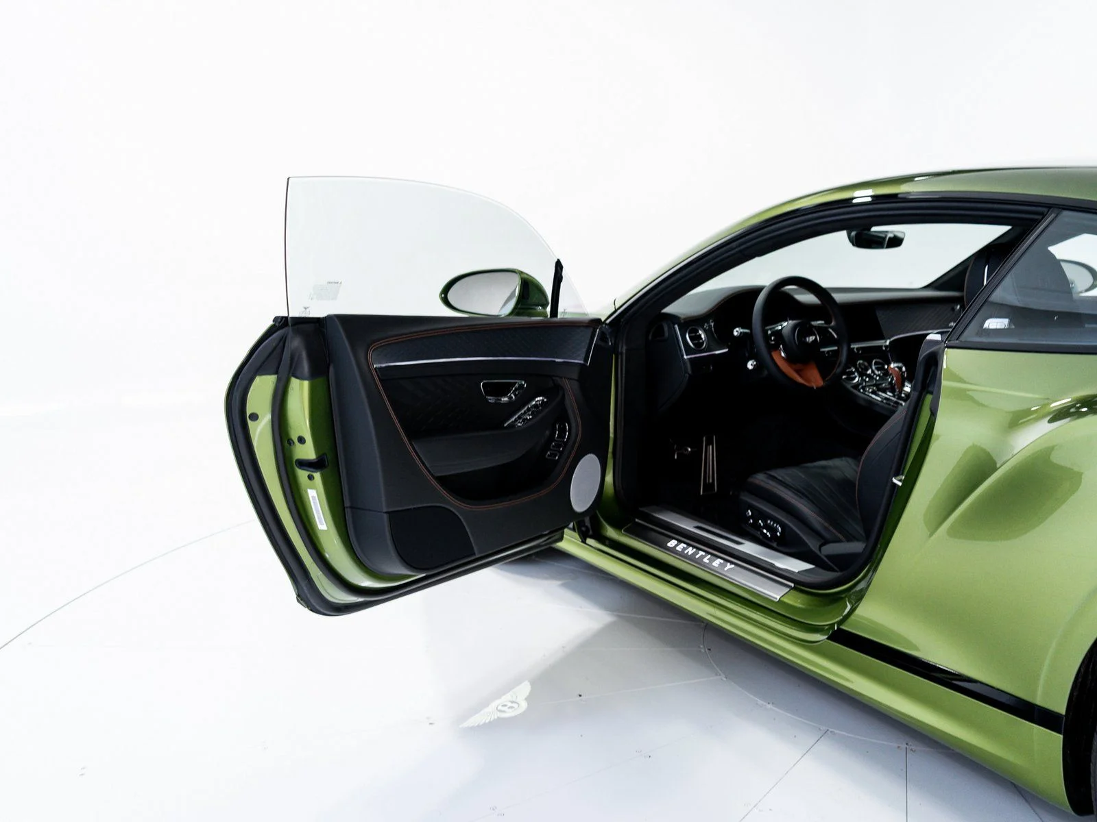 New 2026 Tourmaline Green - by Mulliner Bentley Azure image 9